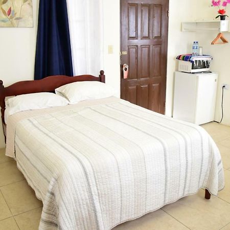 Bella Sombra Guest House Downtown Belize City Exterior photo