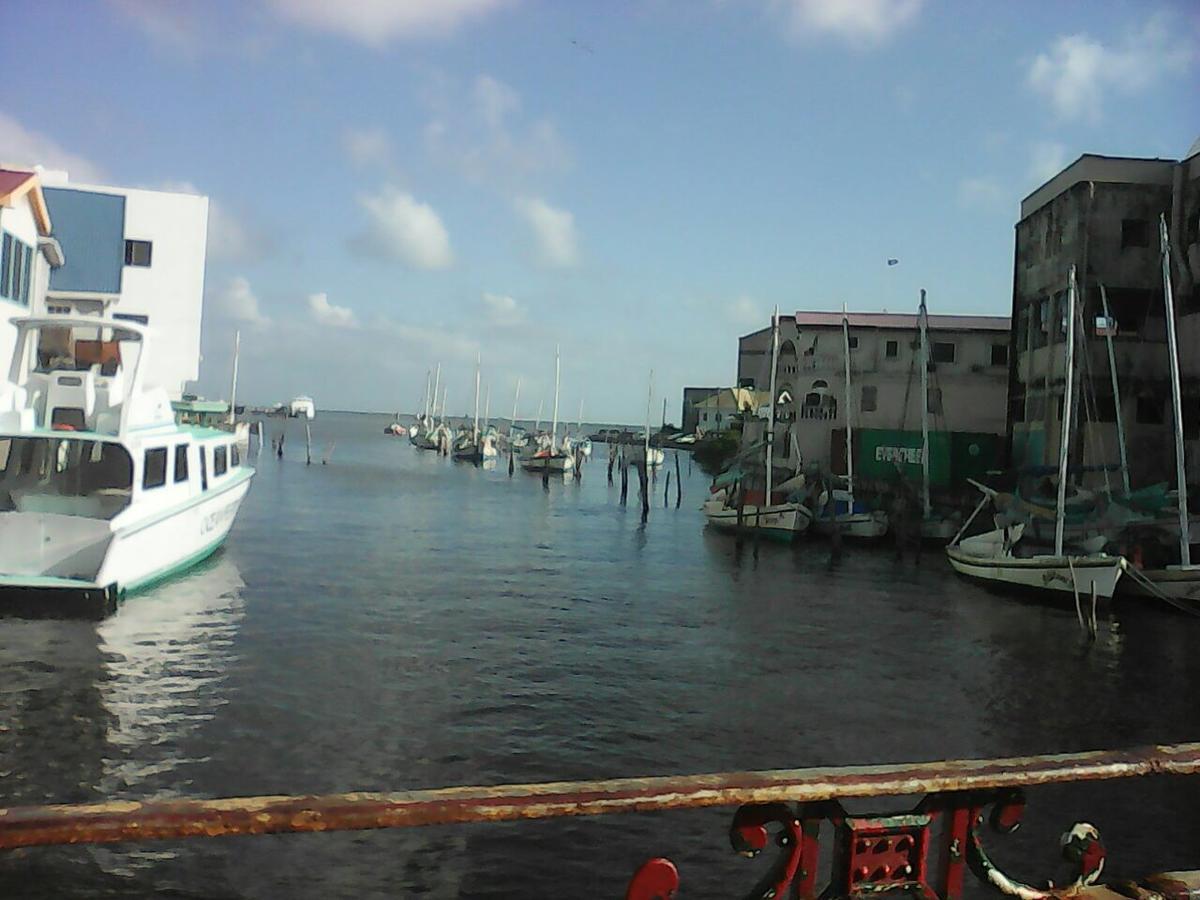 Bella Sombra Guest House Downtown Belize City Exterior photo